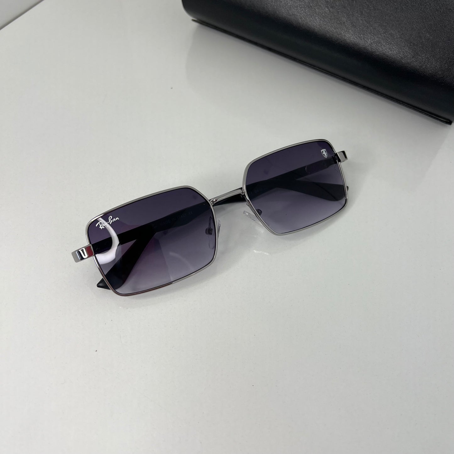 Lunettes rayban carré gris
